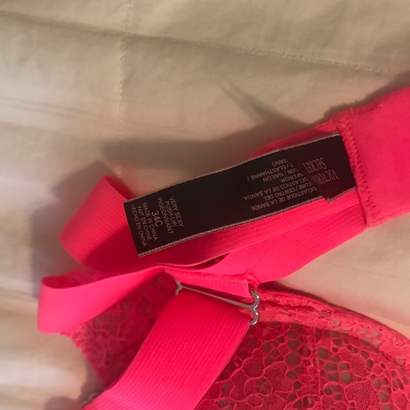 Victoria Secret Push-up bra - Picture 2 of 2